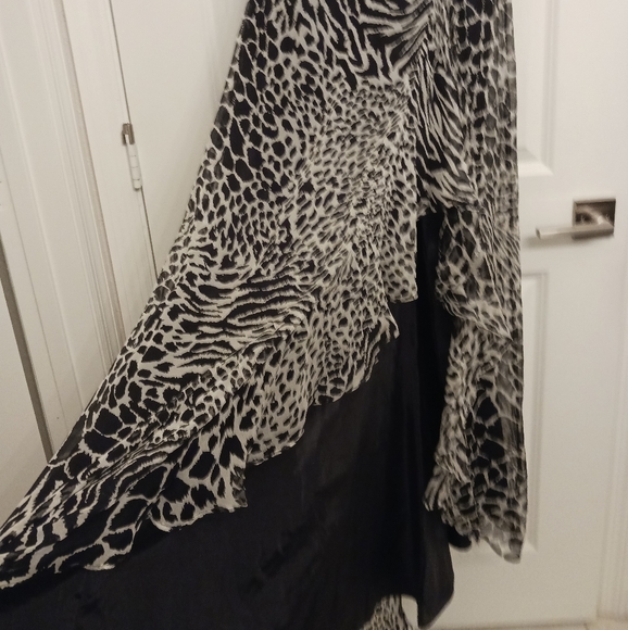 Beautiful Silk Gown. - Picture 8 of 16